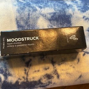 Moodstruck liquid shadow color reverent